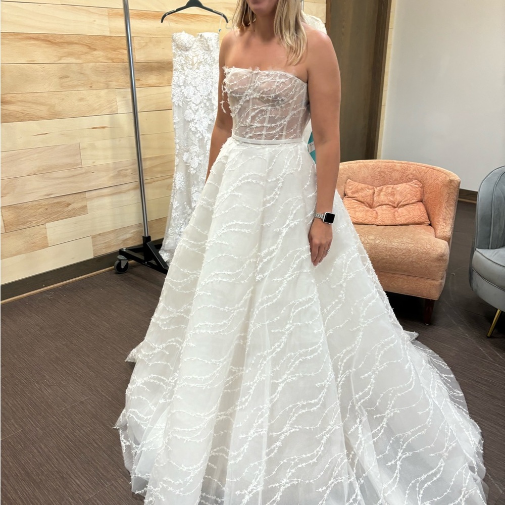 Mira Zwillinger Marvel
Elegant White Strapless Wedding Dress - Picture 5 of 16